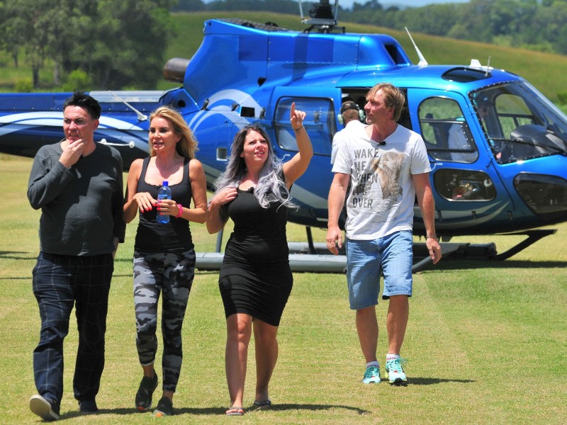 Einzug ins Camp: Noch wissen Matthias Mangiapane, Tatjana Gsell, Jenny Frankhauser und Ansgar Brinkmann nicht, was auf sie zukommt.