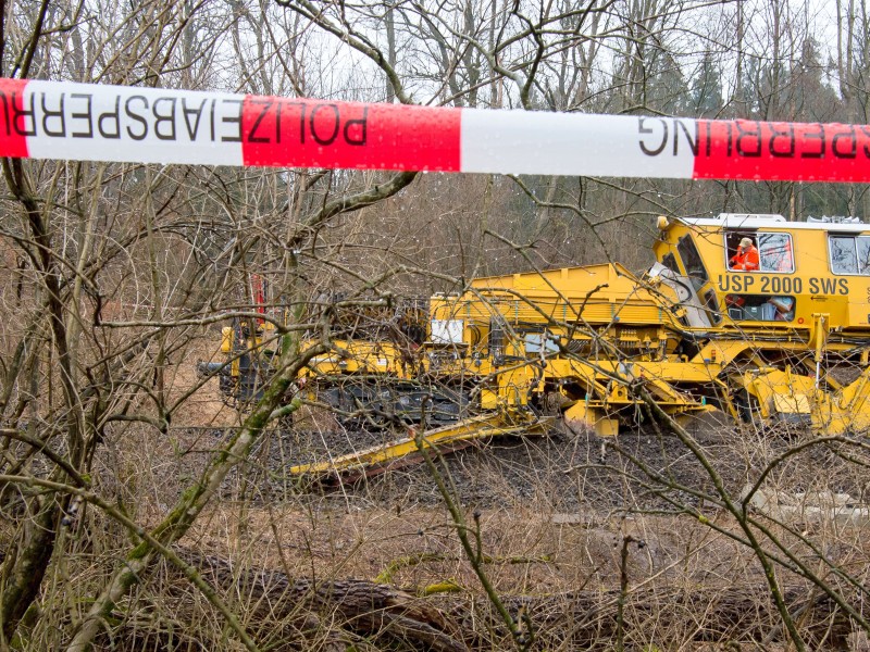 Er soll bis kurz vor dem Unfall auf seinem Handy ein Computerspiel gespielt haben und dadurch abgelenkt gewesen sein, wie ihm die Staatsanwaltschaft vorwirft.