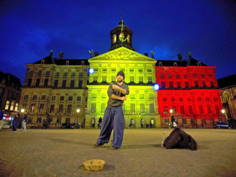 In Amsterdam wurde der Königspalast angestrahlt.