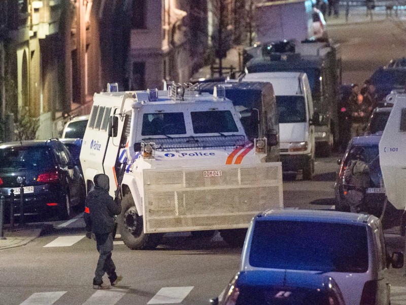 Medienberichten zufolge war die Polizei dem Tipp eines Taxifahrers gefolgt, der die mutmaßlichen Terroristen am Morgen aus Shaerbeek zum Flughafen gefahren hatte.