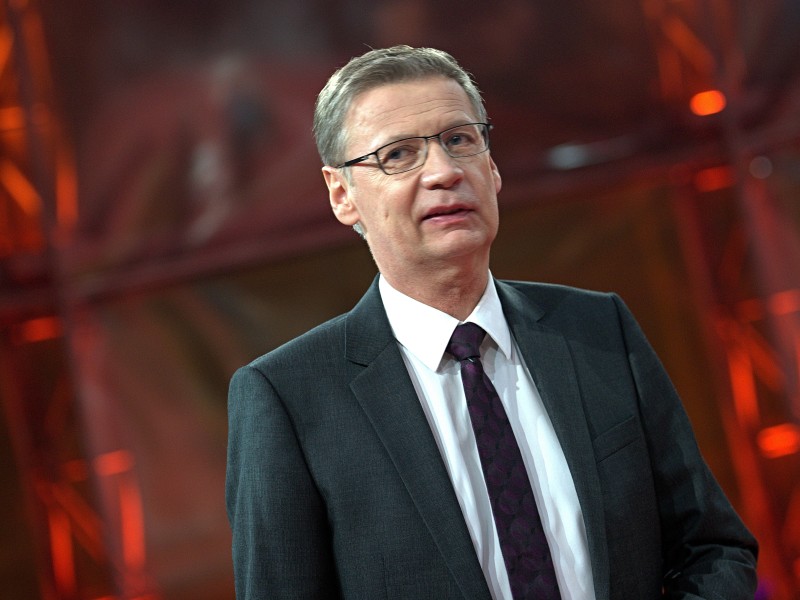 Quizshows, Sport-Events, Talkrunden – Günther Jauch zählt zu den erfahrensten Männern im deutschen Fernsehen. Nach über 40 Jahren als Journalist, Moderator und Produzent in Hörfunk und Fernsehen ist der gebürtige Münsteraner einer der bekanntesten Medienmacher Deutschlands. Seine Vita in Bildern.