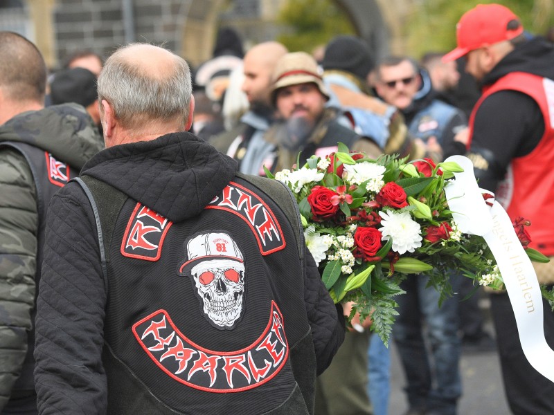 Hells Angels und Mitglieder befreundeter Rockergruppen haben am Mittwoch an der Beisetzung des erschossenen Hells-Angels-Präsidenten Aygün Mucuk teilgenommen. Die Beerdigung ...