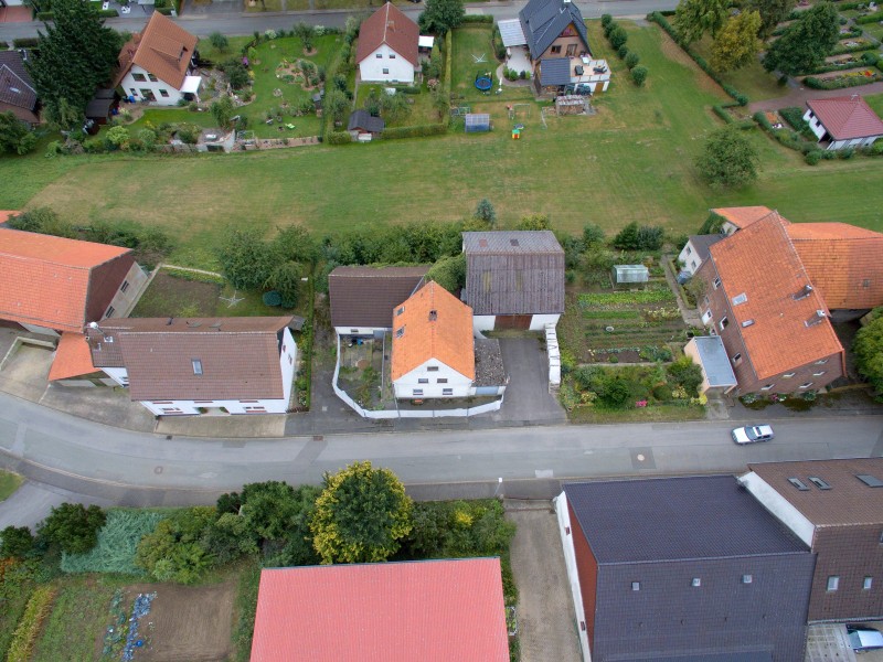 Die Misshandlungsfälle waren im Sommer aufgeflogen, nachdem die beiden Angeklagten die lebensgefährlich verletzte Susanne F. aus Bad Gandersheim zurück nach Niedersachsen bringen wollten. Auf dem Weg hatten sie eine Autopanne und entschieden sich, den Notarzt zu verständigen. Für das Opfer kam die Hilfe jedoch zu spät. Susanne F. starb später im Krankenhaus.