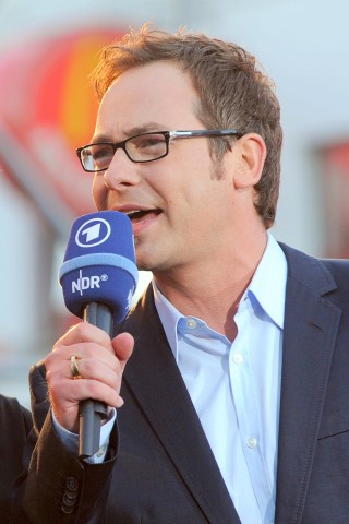 Im Radio und Fernsehen ist er regelmäßig als Sportmoderator unterwegs. Außerdem  präsentierte der zweifache Familienvater für den Kölner Privatsender RTL  die Show „The Big Bounce“.