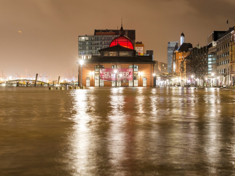 Verletzte gab es dabei nach ersten Erkenntnissen in Hamburg nicht.