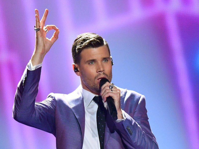 Robin Bengtsson sang für Schweden „I Can't Go On“.