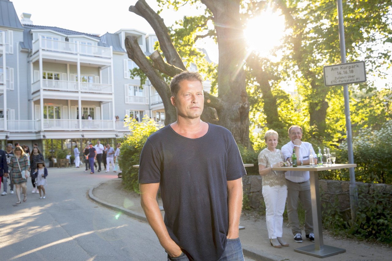 Til Schweiger bei der Eröffnung seines neuen „Barefoot Hotels". Böhmermann hatte sich in seiner Show darüber lustig gemacht. 