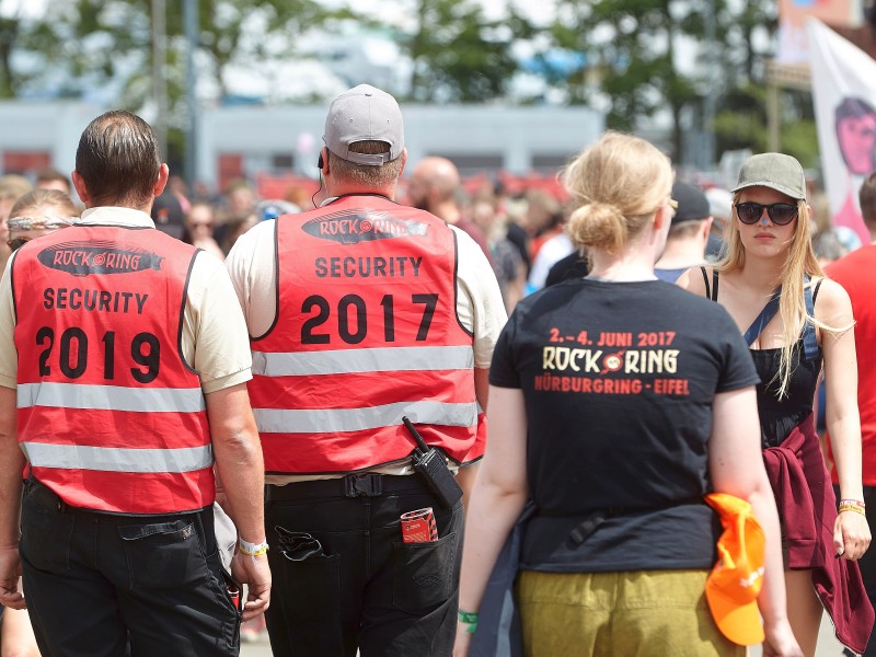 Mehr als 1200 Polizisten waren 2017 am Nürburgring präsent, auch Zivilbeamte werden am Pfingstwochenende eingesetzt.