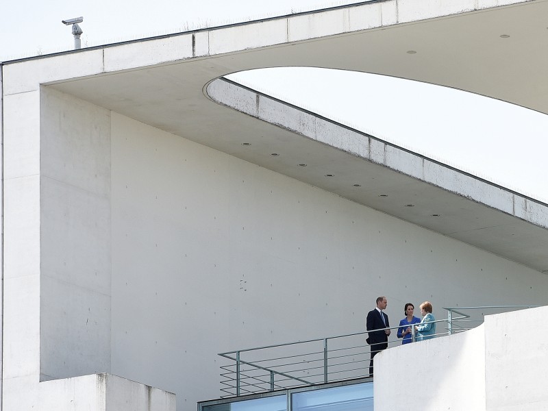 Zu Beginn ihrer Berlin-Tour hatte die Kanzlerin das junge royale Paar im Bundeskanzleramt empfangen.