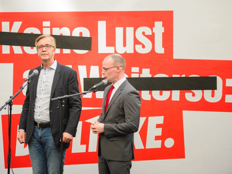 Der Vorsitzende der Bundestagsfraktion und Spitzenkandidat der Partei Die Linke, Dietmar Bartsch (l.), und Bundesgeschäftsführer Matthias Höhn lösten es auf: Der Wähler soll „Lust auf Linke“ bekommen. 