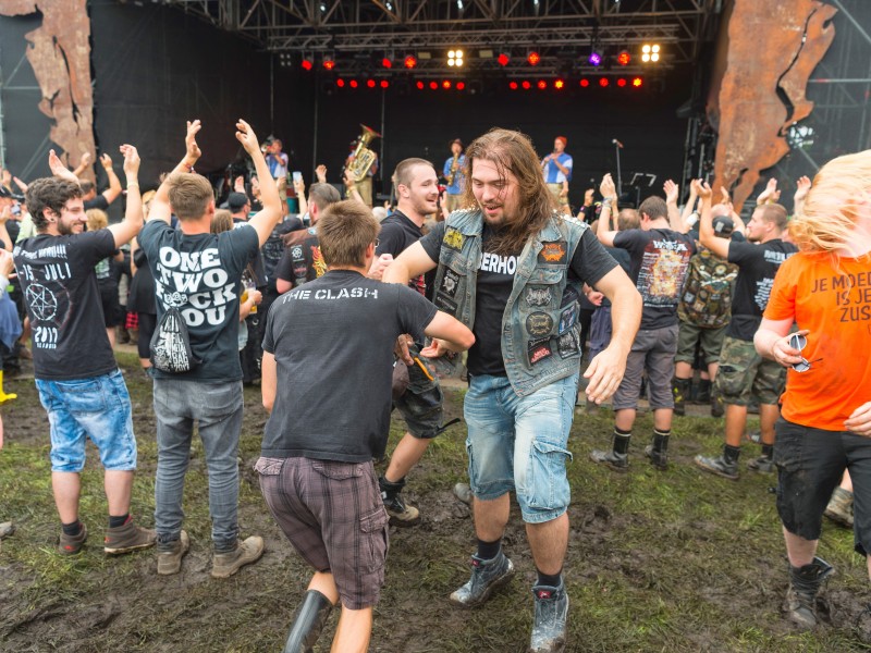 Metal-Fans mögen auch Blechblasmusik, versteht sich.