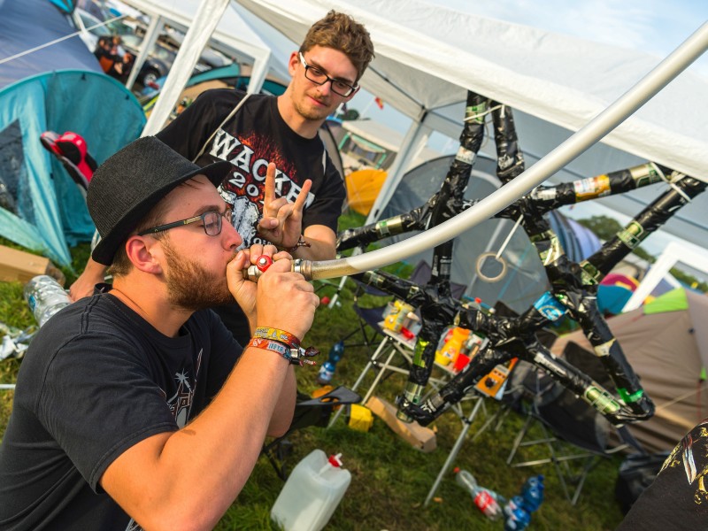 Immer gern zelebriert, nicht nur auf diesem Festival: das Druckbetanken. 