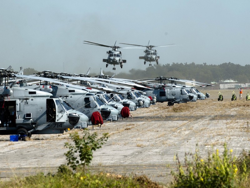 Auch die US Navy bereitet sich auf „Irma“ vor, diese Hubschrauber auf der Maxwell-Air-Force-Basis in Montgomery wurden schon am Freitag Sicherheit gebracht.