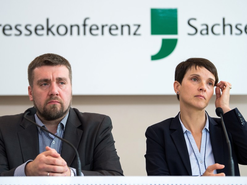 Auch in ihrem Heimatverband Sachsen bekam Frauke Petry Probleme. Das Foto zeigt sie mit Uwe Wurlitzer, Generalsekretär der AfD in Sachsen. 