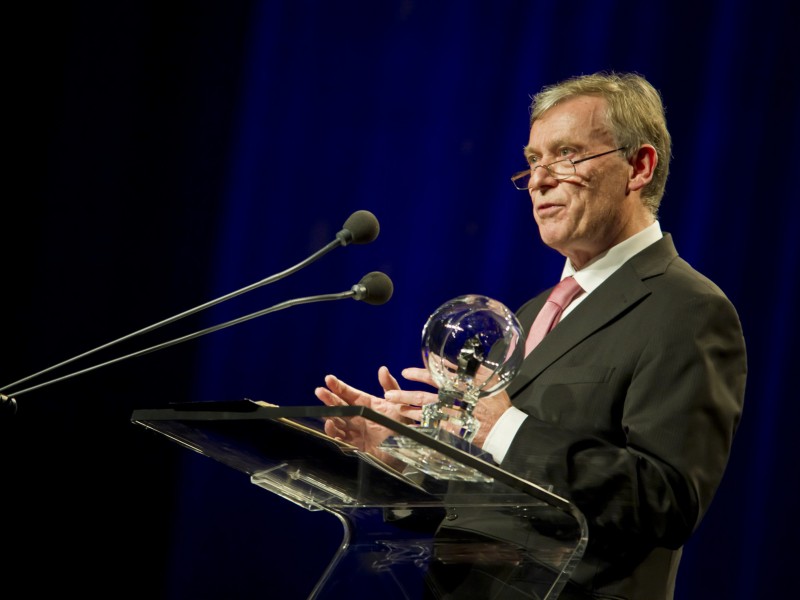 Auch der ehemalige Bundespräsident Horst Köhler ist 70 Jahre alt. Auf der Bühne steht er auch noch, macht dabei aber weniger Verrenkungen als Jagger.