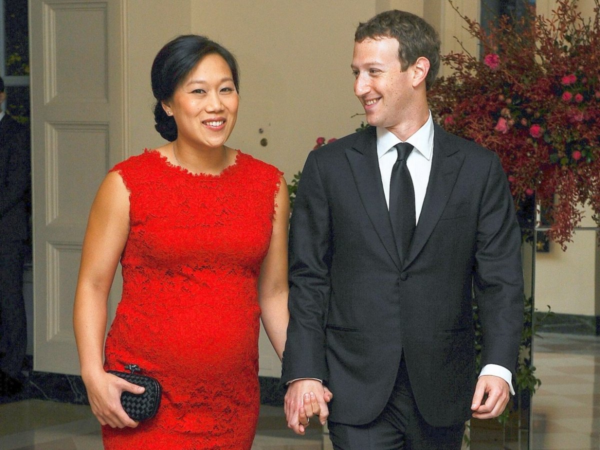 2015-12-01T220614Z_528483817_GF20000081480_RTRMADP_3_MARKZUCKERBERG-BABY.JPG