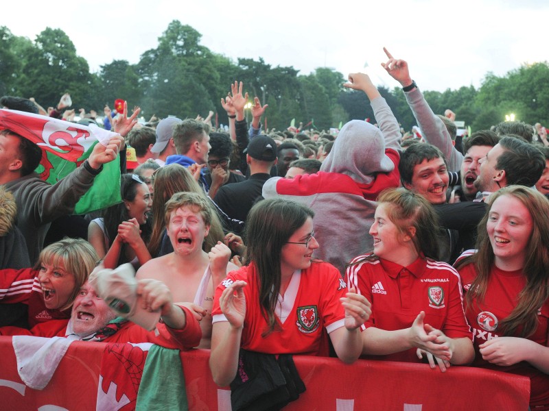 Der eingewechselte Vokes sorgte mit dem 3:1 für den Underdog kurz vor Spielschluss für die Entscheidung. Da flossen in Cardiff längst die ersten Freudentränen.