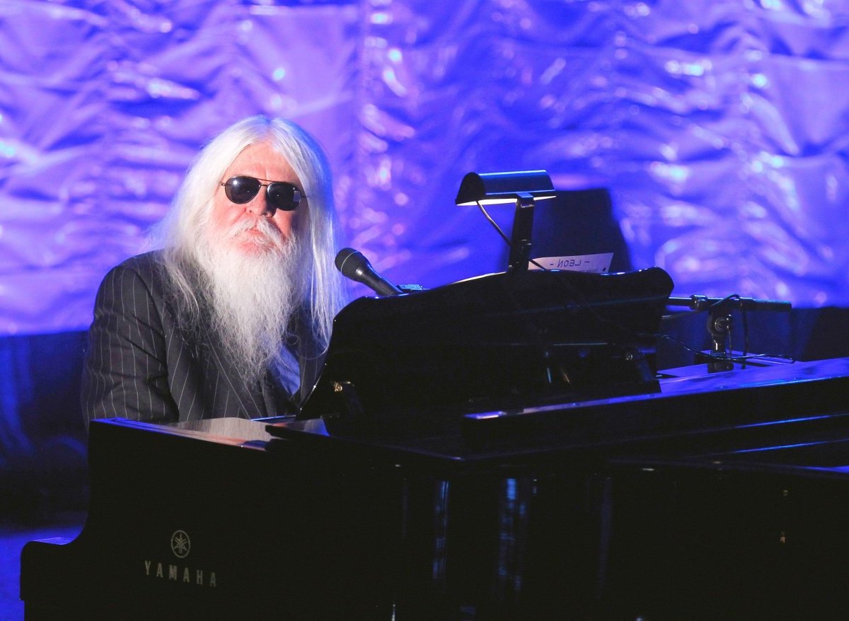 2016-11-13T144431Z_1686778884_TM3ECBD0QZ301_RTRMADP_3_PEOPLE-LEONRUSSELL.JPG