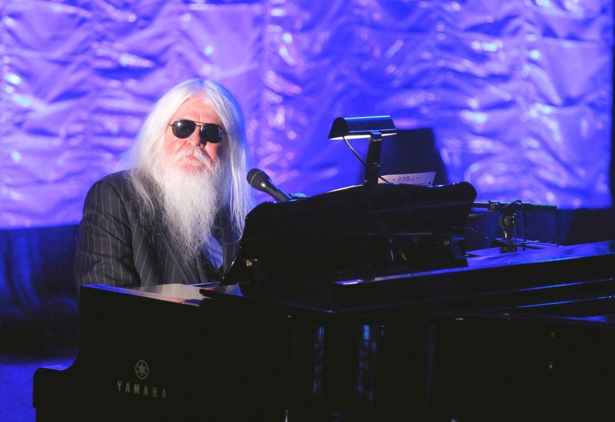 2016-11-13T144431Z_1686778884_TM3ECBD0QZ301_RTRMADP_3_PEOPLE-LEONRUSSELL.JPG