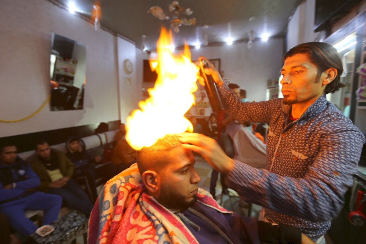 2017-02-09T110205Z_1977493173_RC13F6677160_RTRMADP_3_PALESTINIANS-GAZA-HAIRDRESSER.JPG