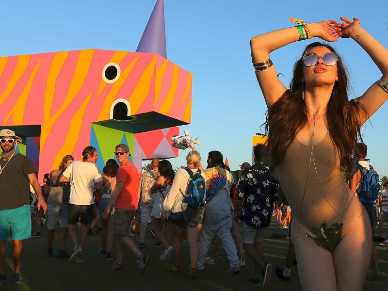 Das Coachella-Festival in der kalifornischen Wüste hat begonnen. Das Drei-Tages-Programm vom Osterwochenende wird am darauf folgenden Wochenende wiederholt.