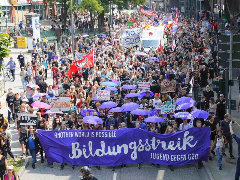 Der Zug der Demo „Jugend gegen G20“.