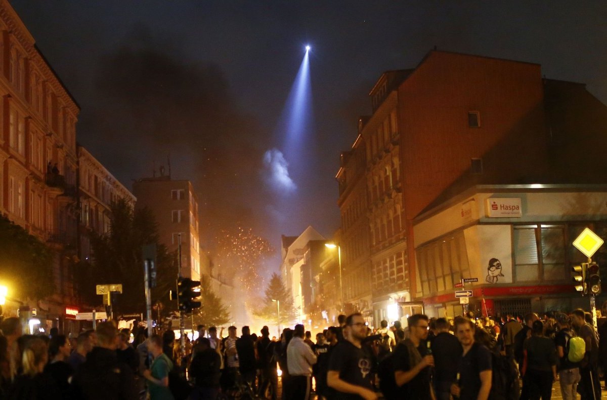 2017-07-07T213405Z_1157823215_UP1ED771NWS6K_RTRMADP_3_G20-GERMANY-PROTEST.JPG