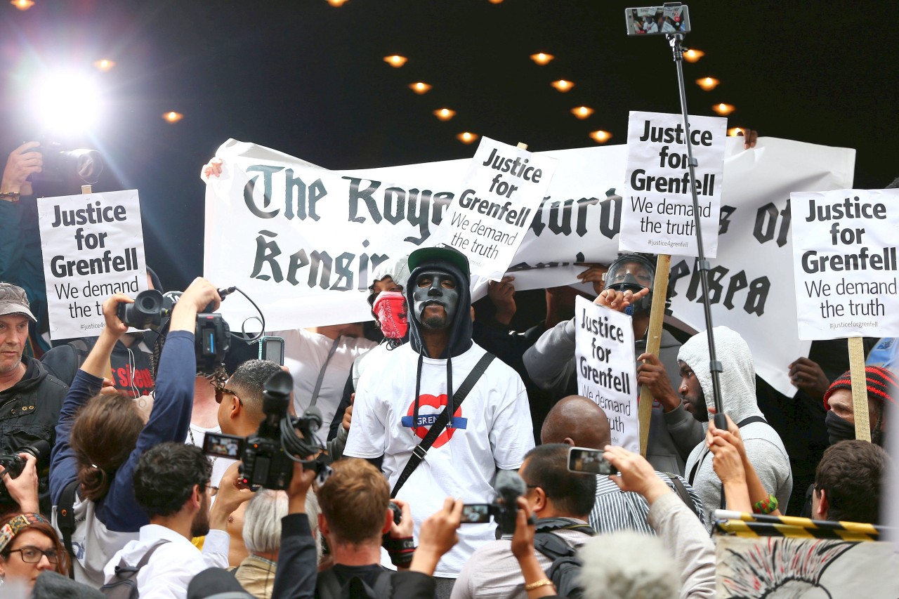 Demonstranten fordern Aufklärung.