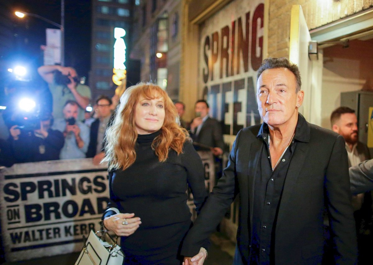 2017-10-13T022136Z_2117212784_RC1FB94ABA30_RTRMADP_3_PEOPLE-SPRINGSTEEN-BROADWAY-068.JPG