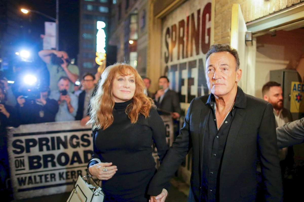 2017-10-13T022136Z_2117212784_RC1FB94ABA30_RTRMADP_3_PEOPLE-SPRINGSTEEN-BROADWAY-068.JPG