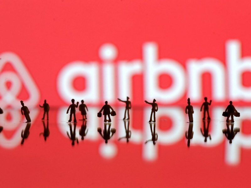 2017-11-14T224702Z_1378226893_RC149A427240_RTRMADP_3_CANADA-HOUSING-AIRBNB.JPG