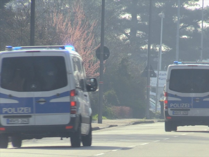 Die Täter nahmen zwei Geiseln und verschanzten sich in der Bank.