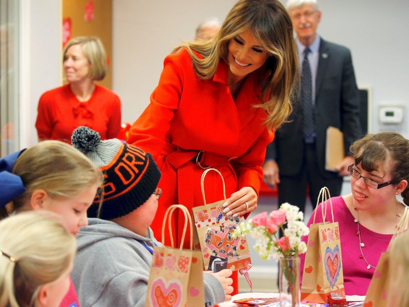 Ihr Versprechen, sich um die Belange von Kindern zu kümmern löste die First Lady bei mehreren Besuchen von Jugendeinrichtungen ein.