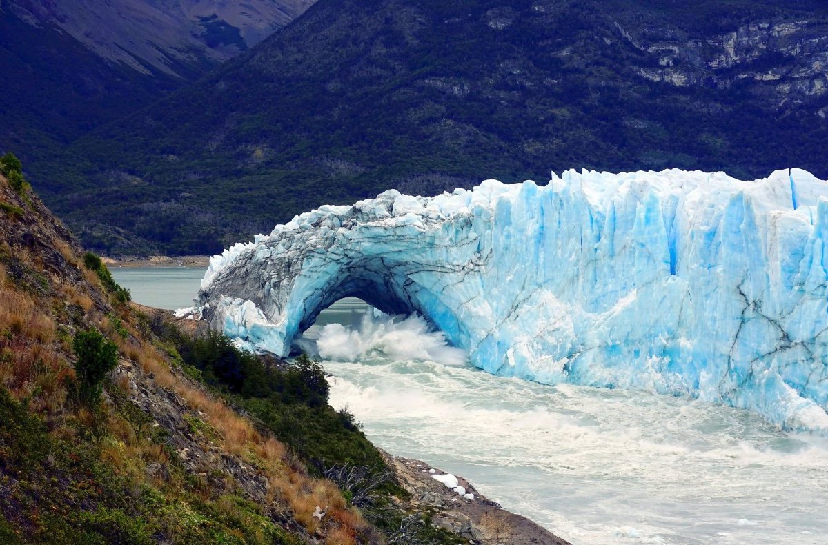 2018-03-12T025726Z_536306930_RC115B2C0540_RTRMADP_3_ARGENTINA-GLACIER.JPG