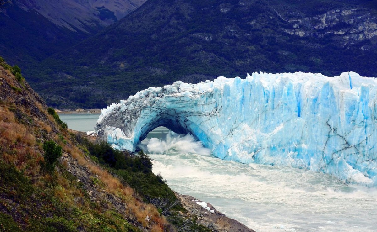 2018-03-12T025726Z_536306930_RC115B2C0540_RTRMADP_3_ARGENTINA-GLACIER.JPG