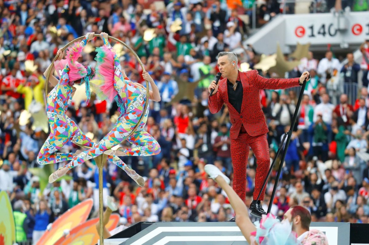 2018-06-14T144348Z_1931858537_RC184C231040_RTRMADP_3_SOCCER-WORLDCUP-RUS-SAU-OPENING-CEREMONY-069.JPG