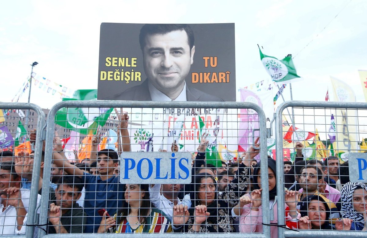 2018-06-17T193931Z_519858125_RC174153BD10_RTRMADP_3_TURKEY-ELECTION.JPG