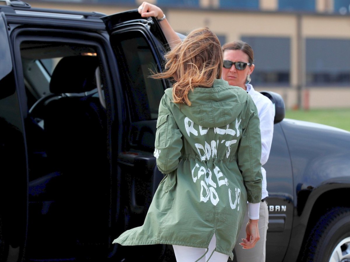 2018-06-22T055516Z_1082788486_RC1B4329E800_RTRMADP_3_USA-IMMIGRATION-MELANIATRUMP-JACKET.JPG