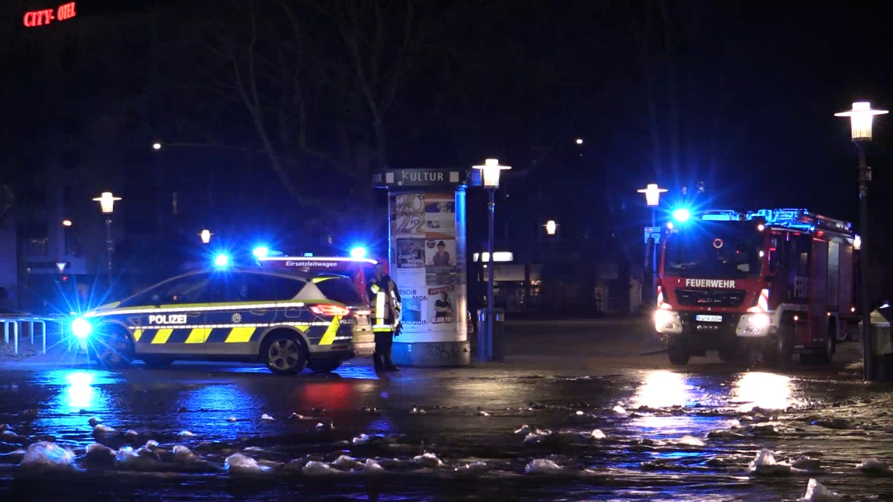 Der Viehofer Platz in Essen war am Sonntagmorgen komplett überschwemmt worden!