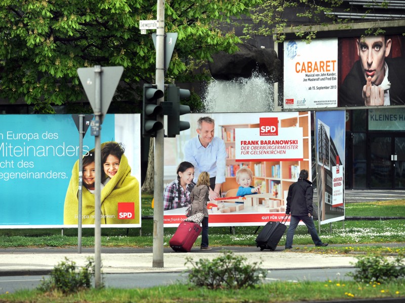 Die Botschaft der Genossen in Gelsenkirchen lautet: Frank! Nicht verstanden? FRANK! Wenn es einer richten kann, dann er, Frank Baranowski. Da muss den Konkurrenten erst mal was besseres einfallen!