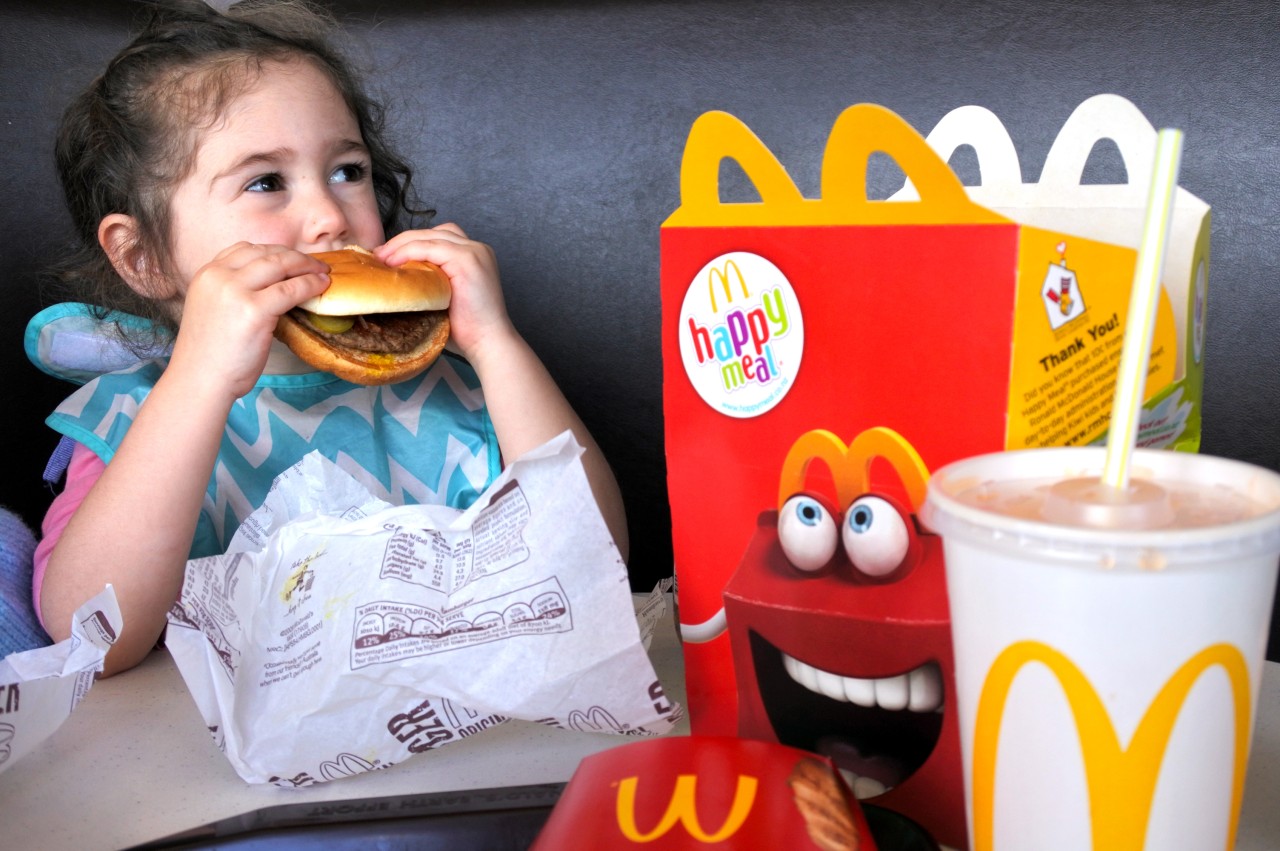 Enttäuschung über ein HappyMeal bei McDonalds. (Symbolbild)