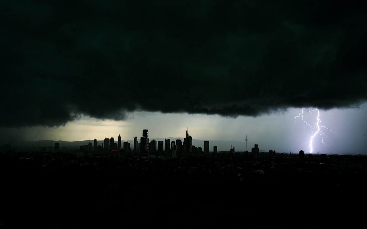 Ein schweres Gewitter über Frankfurt.