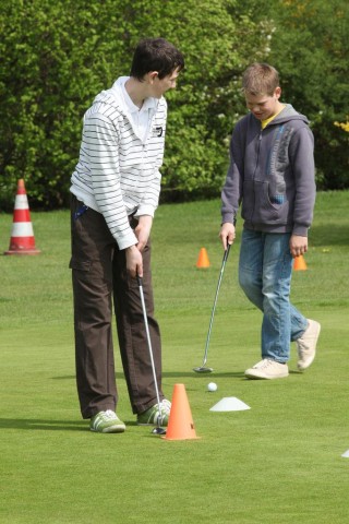 Golf sei zwar ein Individualsport, erfordere aber gegenseitige Rücksichtnahme.