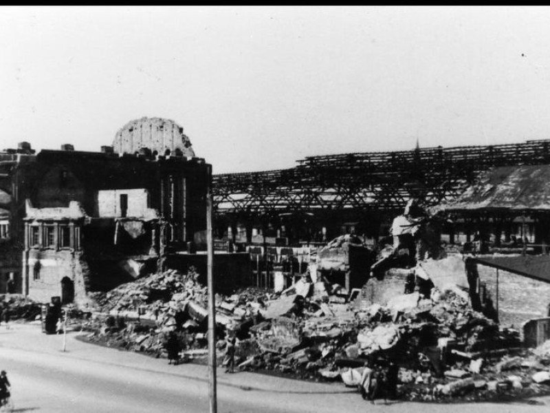 Der alte Hauptbahnhof 1945.