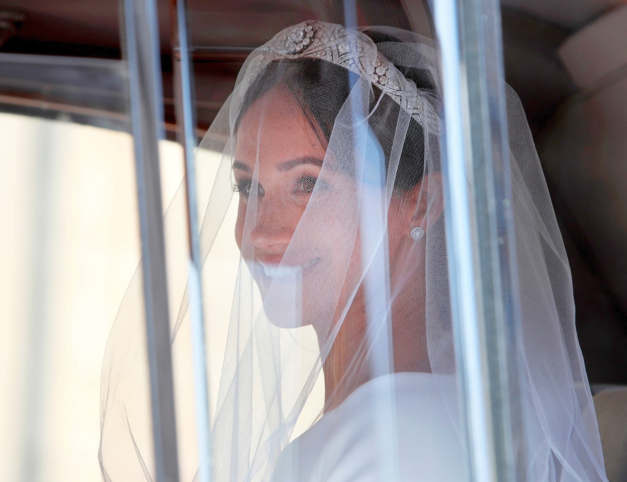 Meghan Markle und die glitzernde Bandeau Tiara von Queen Mary.