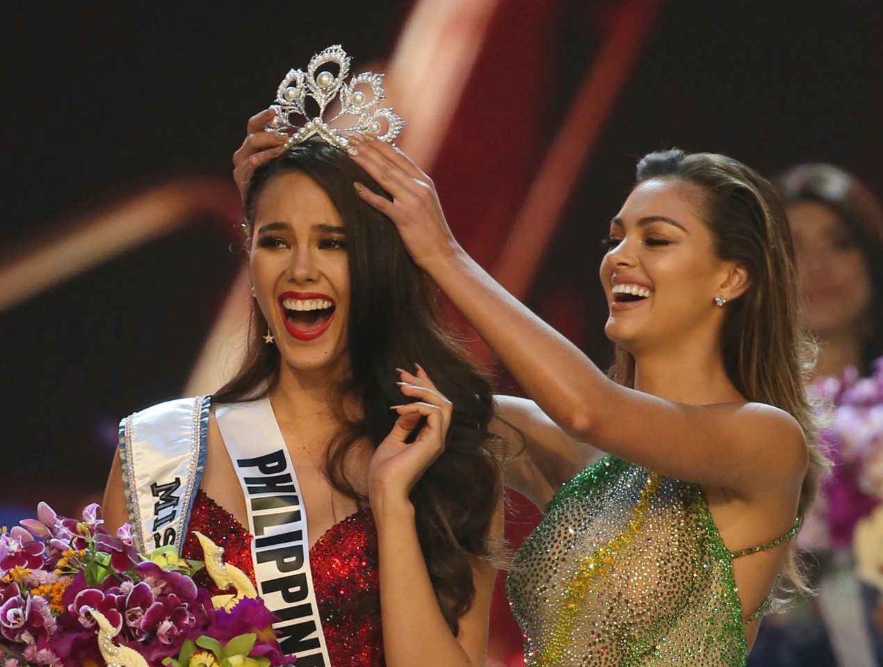 Catriona Gray (li.) von den Philippinen ist die neue Miss Universe.