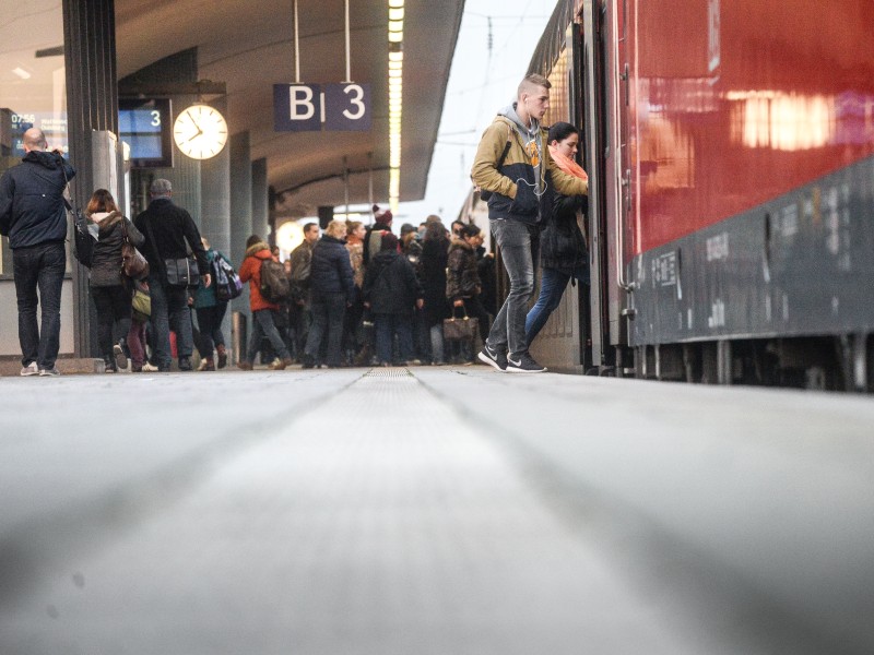 ... Bahn richtet Ersatzfahrpläne ein, um die wichtigsten Verbindungen aufrecht zu erhalten. Die ...