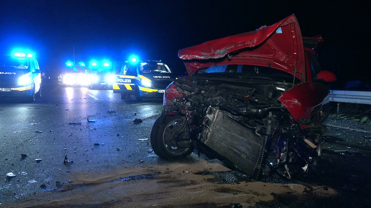 Auf der A2 im Ruhrgebiet hat es am Montagabend einen schweren Unfall gegeben.