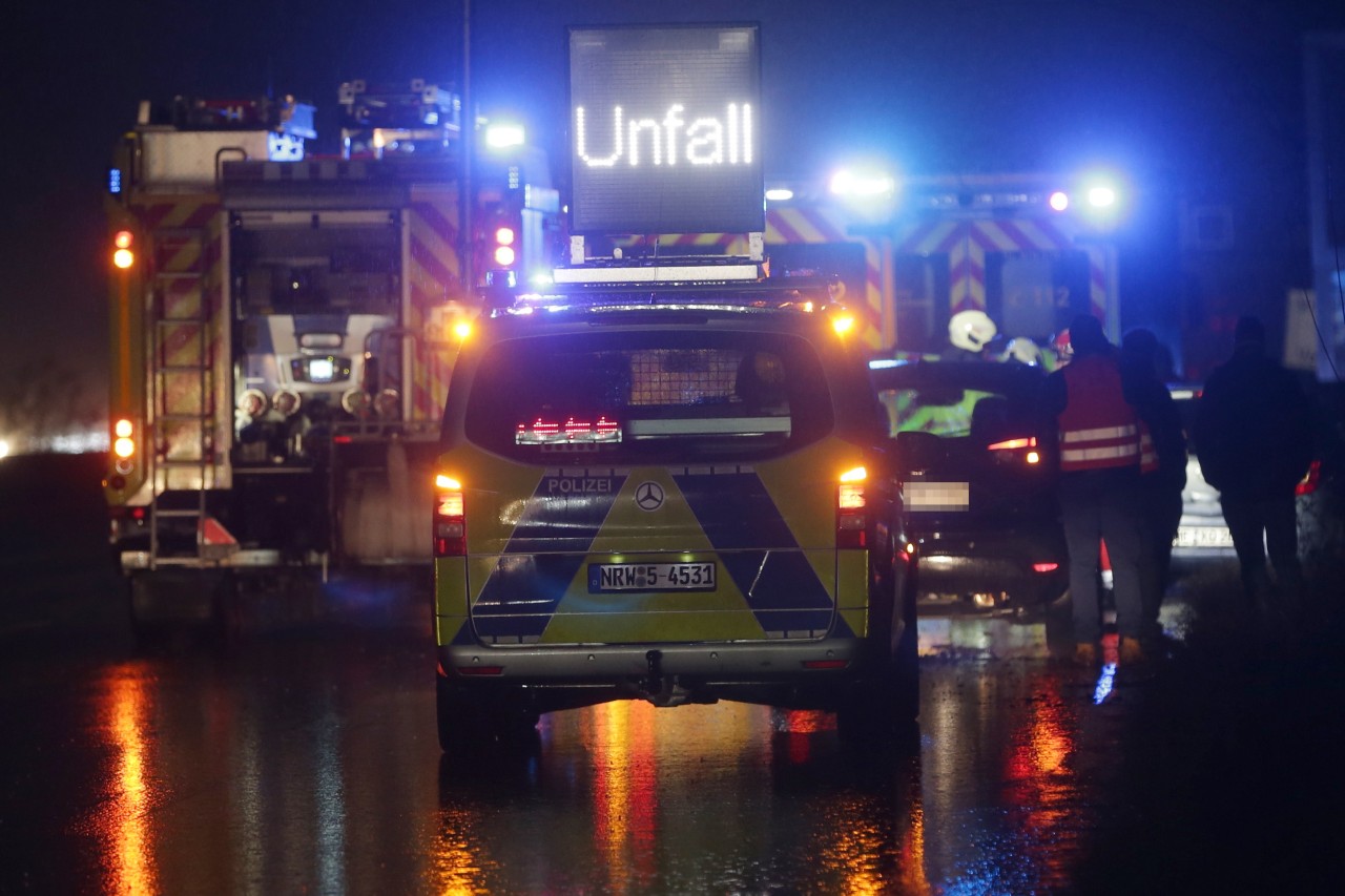 Auf der A42 und A52 hat es in der Nacht schwere Unfälle gegeben. (Symbolbild)