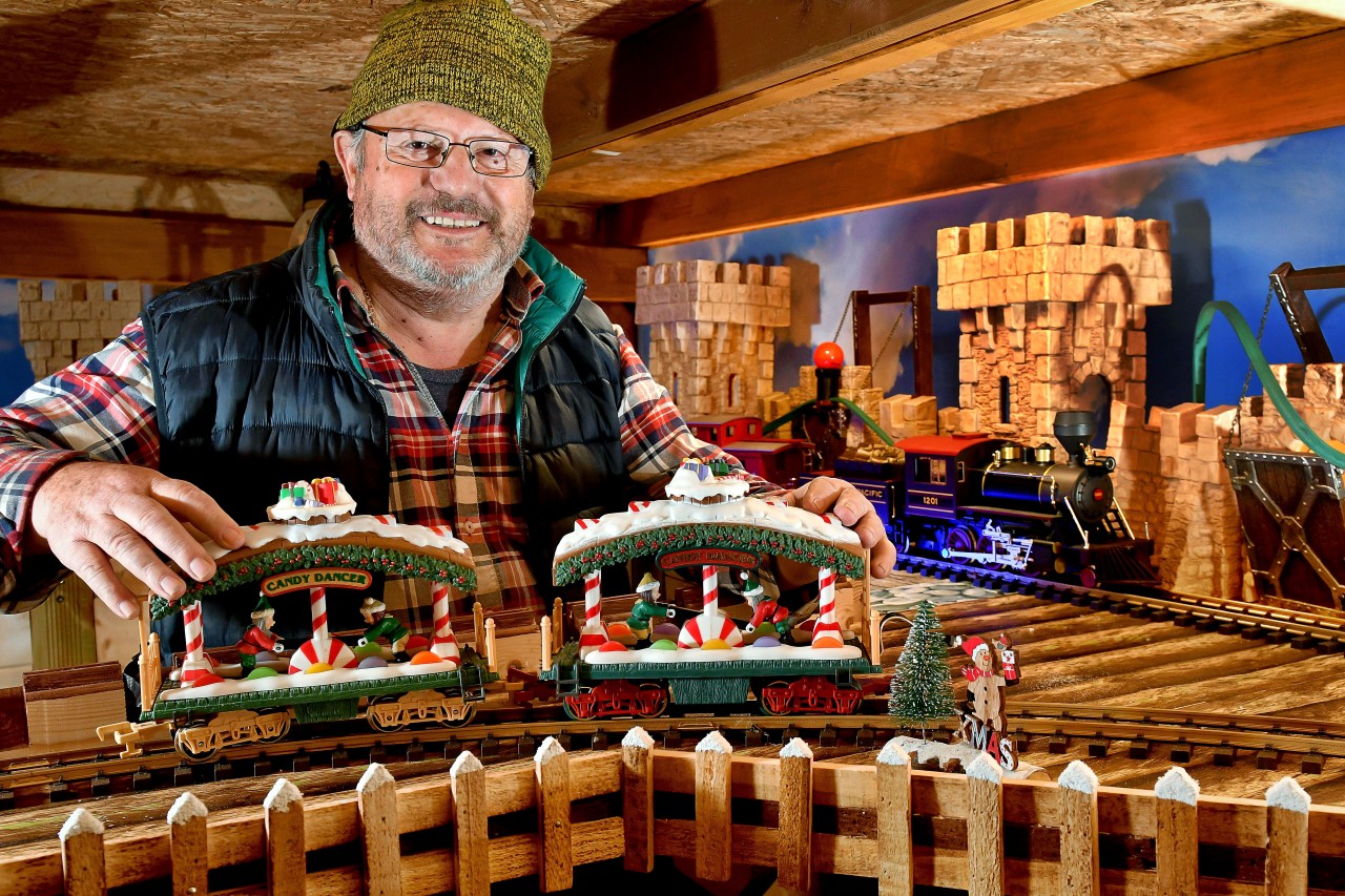 In Gelsenkirchen steht „Adrianos Weihnachtswelt“.